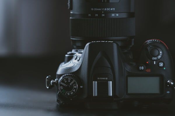 zmień ekspozycję aparat nikon robiąc czarne zdjęcia