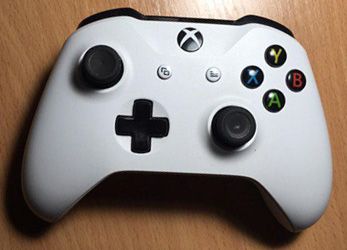 podłącz kontroler xbox one do komputera